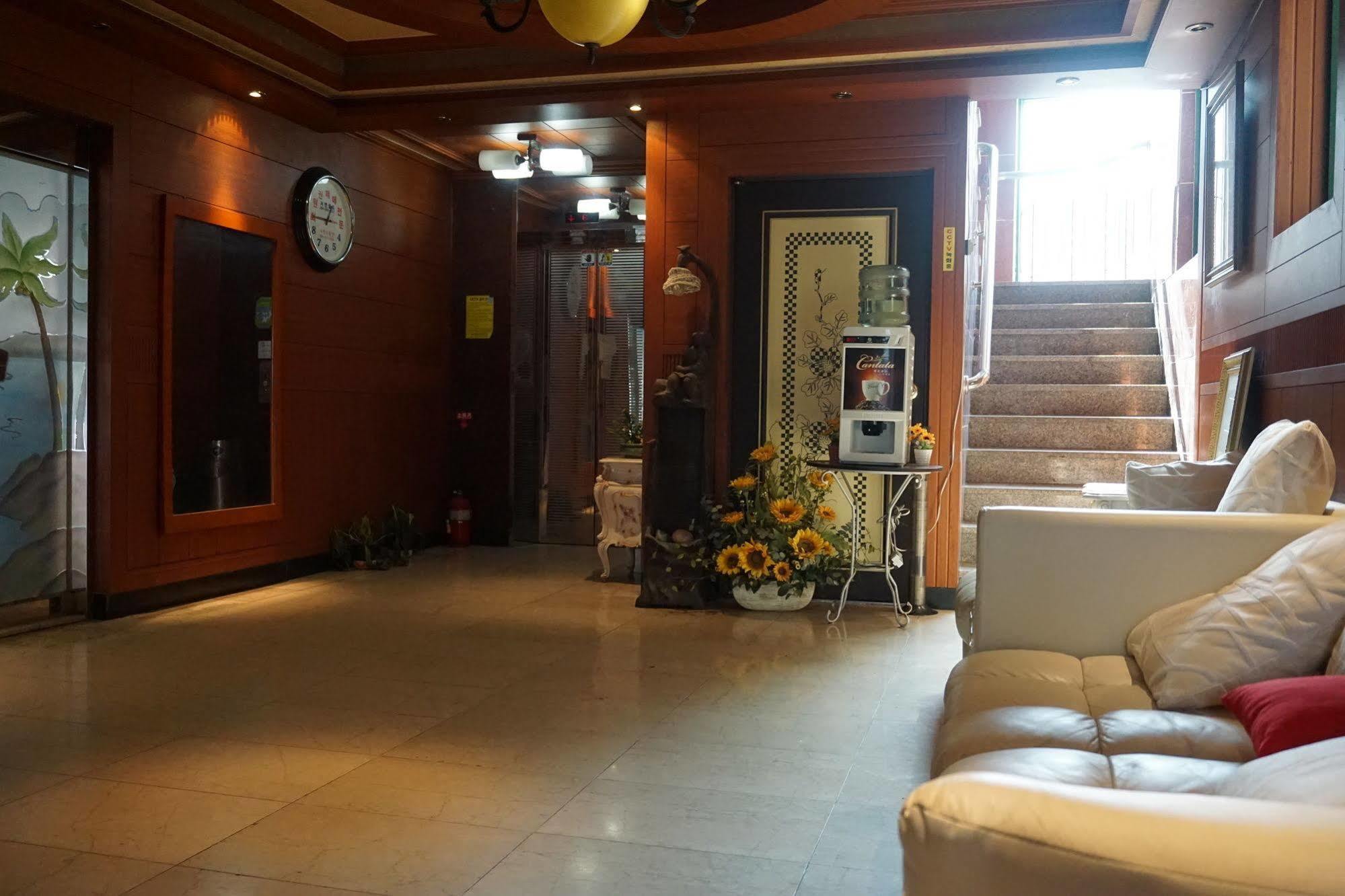 Picasso Motel Haeundae Busan Buitenkant foto